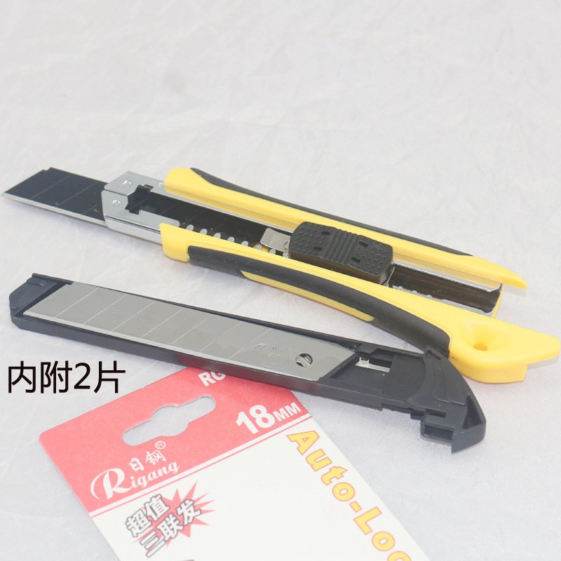 Plastic Heavy-Duty Utility Knife, 18mm view 2